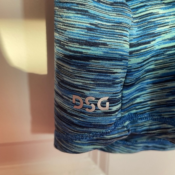 DSQ workout tank too; size medium (10-12) in great condition - Picture 4 of 4